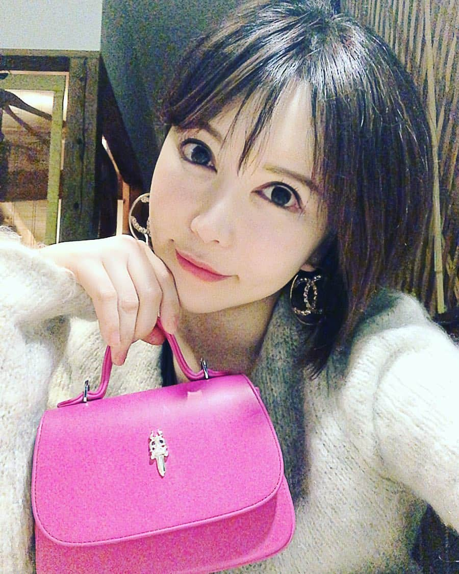 里美ゆりあさんのインスタグラム写真 - (里美ゆりあInstagram)「お店用に💜❤💙💚 #クロムハーツ#chromehearts #bag#mini#chanel #シャネル#舞人#六本木#roppongi#キャバクラ#club」3月19日 22時11分 - satomiyuria