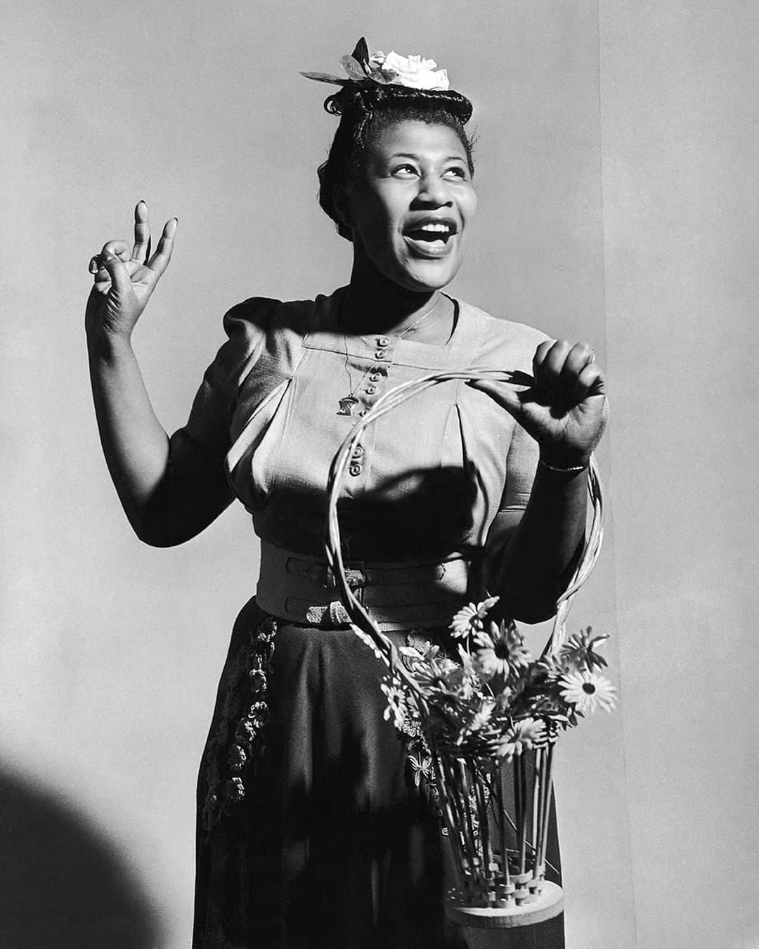 lifeさんのインスタグラム写真 - (lifeInstagram)「LIFE legend Ella Fitzgerald holding a basket of flowers as she sings "A Tisket, a Tasket" circa 1946. (Eliot Elisofon—The LIFE Picture Collection/Getty Images) #LIFElegends #EllaFitzgerald」3月19日 22時14分 - life