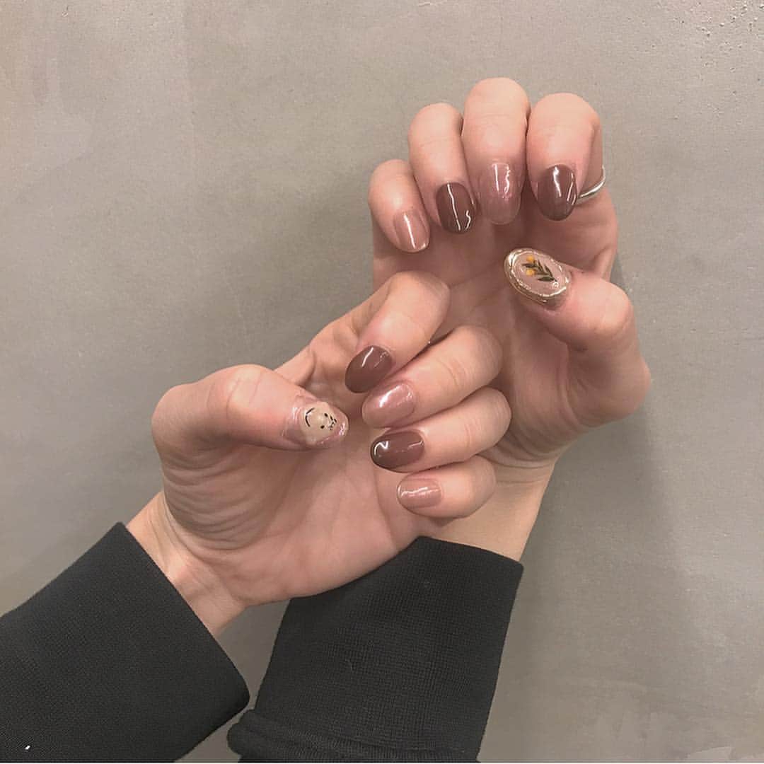 のインスタグラム：「new nail 🖤 #チャーリーブラウン」