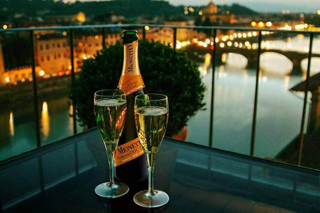 Mionetto Prosecco Montenegroさんのインスタグラム写真 - (Mionetto Prosecco MontenegroInstagram)「Uživaj i u pogledu i u proseccu. ☺️ #mionettoprosecco #montenegro #mionettoME #lifestyle #mionetto #mymionetto #madeinitaly #prosecco #proseccotime #italy #sparklingwine #wine」3月19日 22時20分 - mionettome