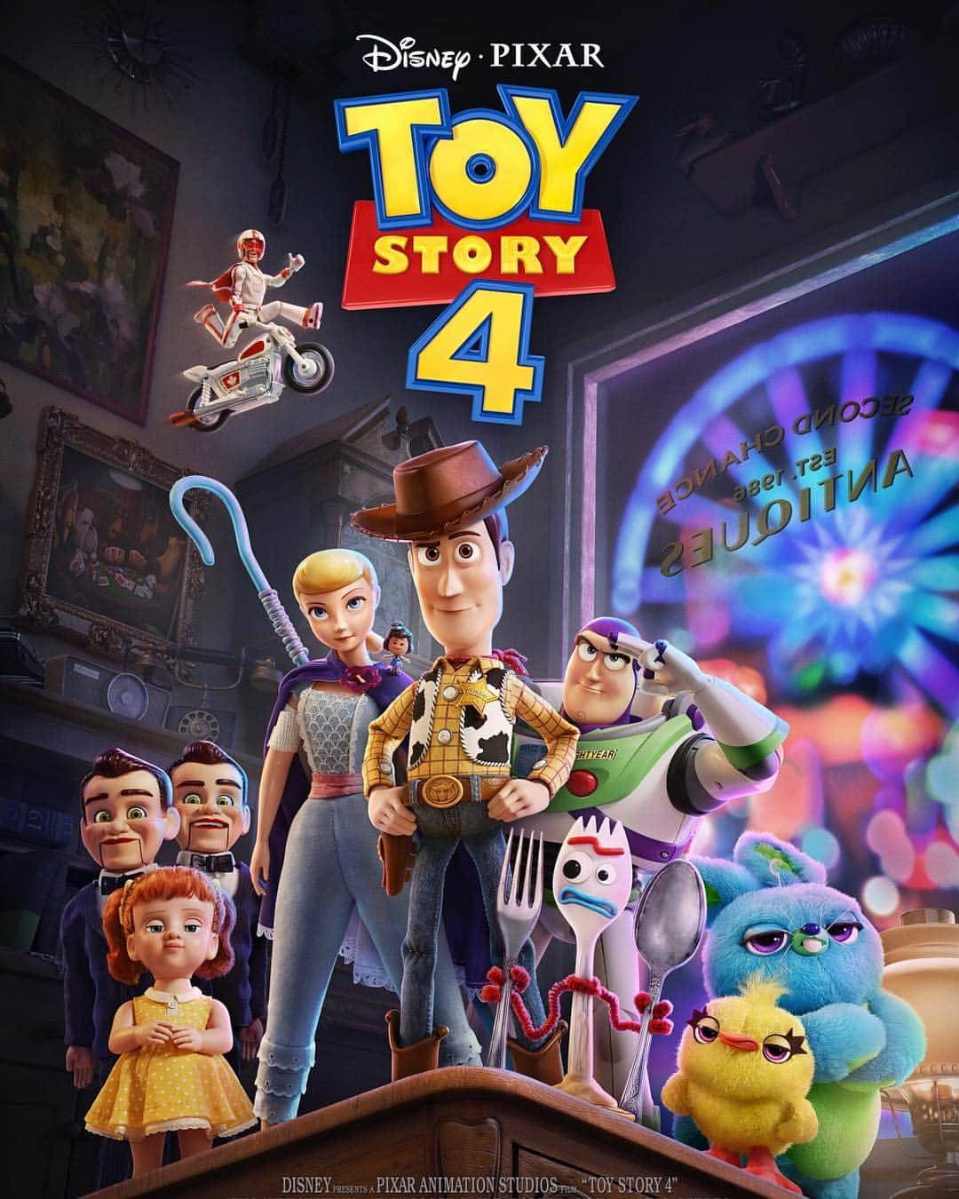 Just Jaredさんのインスタグラム写真 - (Just JaredInstagram)「The first full length trailer for @toystory 4 has finally debuted!! Click the LINK IN BIO to watch, and check out the new poster! #ToyStory4 Photo: Disney/Pixar」3月19日 22時24分 - justjared