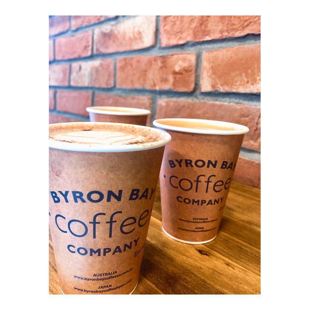 山田優依さんのインスタグラム写真 - (山田優依Instagram)「Byron Bay Coffee☕️ . 最近の美味しかったカフェはやっぱりカフェ文化が根付く オーストラリア発のバイロンベイコーヒーのflat white . その1週間前は時間がなく行けず、結果いつものスタバに 落ち着いたけど、リベンジできて良かった🥳 . #japan #tokyo #Byronbaycoffee #cafe #Roppongi #family」3月19日 22時25分 - yui_gourmetwalker