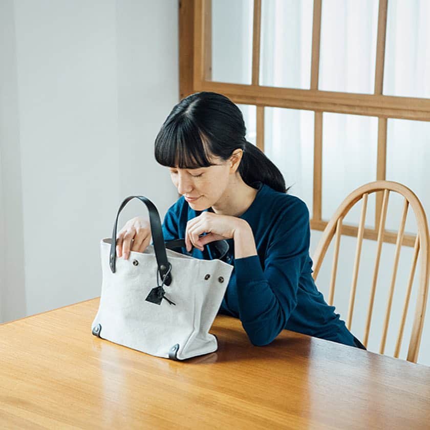 ほぼ日刊イトイ新聞さんのインスタグラム写真 - (ほぼ日刊イトイ新聞Instagram)「春のタンピコ。 /  使いみちを考えるのがうれしくなる、 あたらしい #タンピコ です。 今シーズンも「かっこよくて、カジュアルで、 それでいて品のある」バッグがそろっています。 @hobonichi1101 のリンクからどうぞ！ https://www.1101.com/store/tampico/2019_spring/index.html Thinking about the usage of #Tampico bags makes us happy! Here are the new lineup. #ほぼ日刊イトイ新聞 #ほぼ日 #バッグ」3月19日 22時27分 - hobonichi1101
