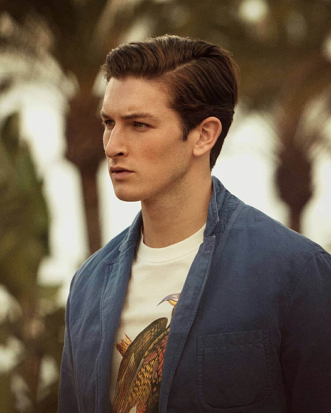 ギーブス&ホークスのインスタグラム：「Introducing a seasonal exclusive, the Akeroyd Utility jacket. New for SS19, this lightweight piece is a more relaxed take on a tailored jacket, ideal for those in-between spring days. The Akeroyd is offered in three seasonal colours: pale yellow, blue and military green. Shop now at gievesandhawkes.com. #gievesandhawkes #ageofexploration #summerofstyle #menswear #ss19」