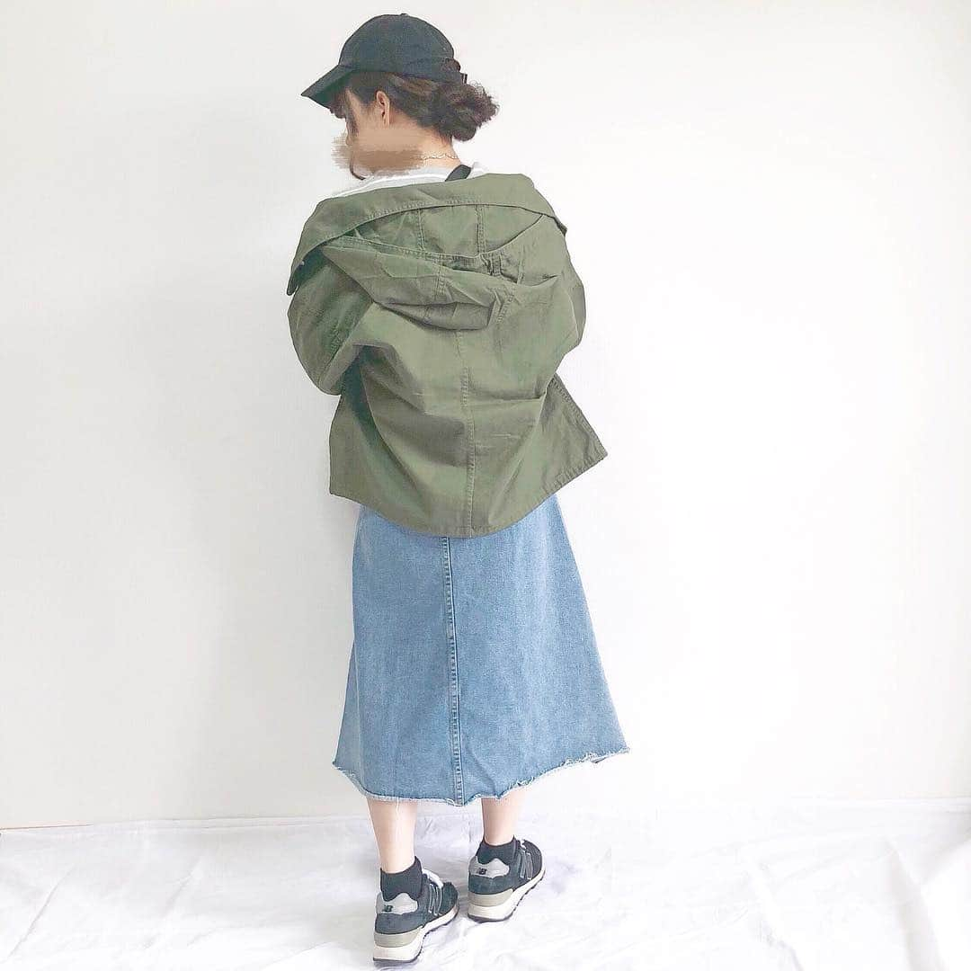 haruさんのインスタグラム写真 - (haruInstagram)「ㅤㅤㅤㅤㅤㅤㅤㅤㅤㅤㅤㅤㅤ ㅤㅤㅤㅤㅤㅤㅤㅤㅤㅤㅤㅤㅤ ㅤㅤㅤㅤㅤㅤㅤㅤㅤㅤㅤㅤㅤ #ootd ㅤㅤㅤㅤㅤㅤㅤㅤㅤㅤㅤㅤㅤ @uniqlo で ¥990 でゲットしたボーダートップス🥺✨ Mサイズきています🌸めちゃくちゃ可愛い❤️ ㅤㅤㅤㅤㅤㅤㅤㅤㅤㅤㅤㅤㅤ ❤︎ tops : #uniqlo ❤︎ outer & skirt & belt : #grl @grl_official ❤︎ bag & cap : #lee ㅤㅤㅤㅤㅤㅤㅤㅤㅤㅤㅤㅤㅤ お洋服の詳細はWEARみてください🙇‍♀️ ㅤㅤㅤㅤㅤㅤㅤㅤㅤㅤㅤㅤㅤ 少しスポーティーさもmixさせました👟 capとシニヨンの相性がよくて個人的にすき☺ ㅤㅤㅤㅤㅤㅤㅤㅤㅤㅤㅤㅤㅤ ㅤㅤㅤㅤㅤㅤㅤㅤㅤㅤㅤㅤㅤ #グレイル#ユニクロ#リー #harucd ㅤㅤㅤㅤㅤㅤㅤㅤㅤㅤㅤㅤㅤ」3月19日 22時35分 - __haru3