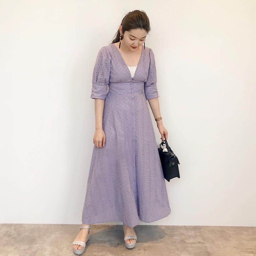 mina hinokuchiのインスタグラム：「. このワンピース、スタッフみんな欲しい！って言ってた🌼🌼 春物はオレンジとグリーン沢山getしたから 夏のアイテムは気分を変えてパープルやテラコッタが沢山ほしいな♡ ワンピースは4月1週目入荷予定です♪♪ . #whoswhochico #salonbychico #フーズフーチコ #salonbychico_yokohama #mina_chicode #mery #rili_tokyo #sucle #isutapic #patra #petrel_jp #velle_jp #横浜 #横浜ルミネ」