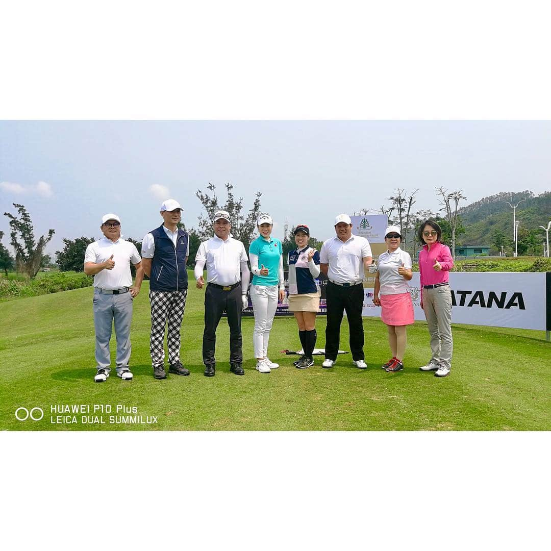 笹原優美さんのインスタグラム写真 - (笹原優美Instagram)「☆ . . @clpga のプロアマ初出場⛳️🇨🇳 Hengqin Phoenix Tree Building Orient Golf Challenge Pro-Am コミュニケーションが取れるか不安でしたが、日本語を話せる方が2人居たので言葉が通じる場面も多く、一日中楽しむことができました😆✨ 3枚目の写真は前の組の人たちと！ . . 少し理解できる言葉があってもリスニングは難しすぎる...😭 中国語を覚えて一人でも会話できるようになりたいと改めて思いました🥺🇨🇳 . . 中国の方々のフレンドリーさと優しさに救われた一日♥️ チームワーク良く笑顔の絶えないラウンドでした😄✨ . . #ゴルフ#golf#高尔夫#高爾夫 #CLPGA#女子中巡#プロアマ #中国#China#珠海」3月19日 22時36分 - yumi_sasahara_official