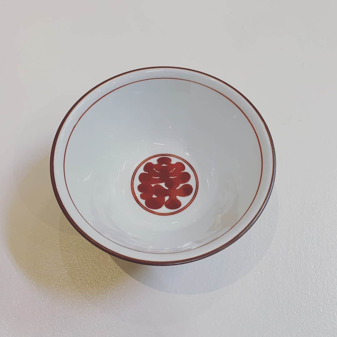 宮田麺児のインスタグラム：「見積もりでました。 周さん 西海陶器さんに よくしていただきました。  感謝。  まもなく。  #ラーメン鉢#西海陶器#amabro #波佐見焼」
