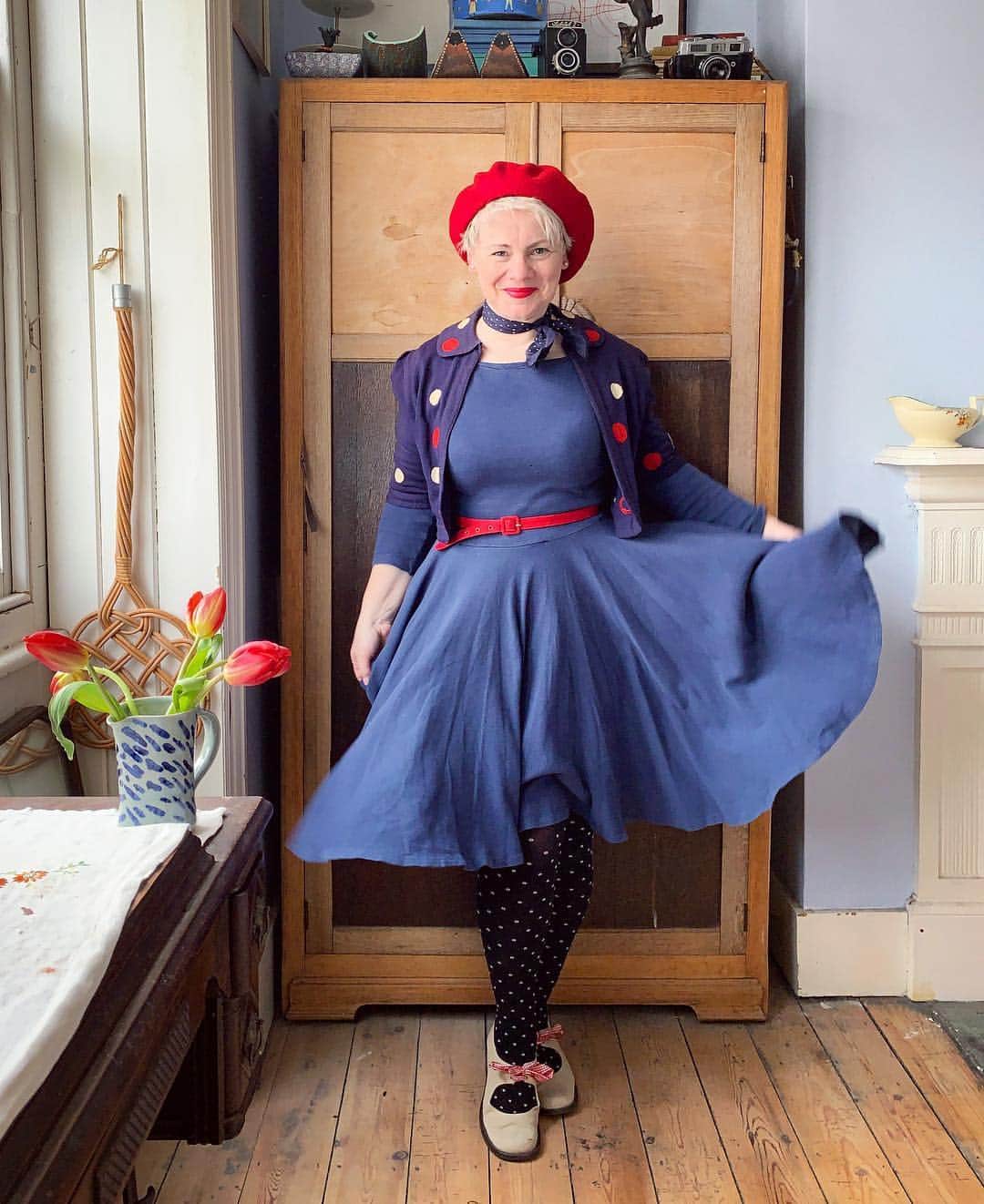 のインスタグラム：「📍...When I was about 16 and really into vintage clothes my Granny said “ I’ve got something for you, but you can only have it if you promise to wear it.” I didn’t know what to expect as she wasn’t a woman known for her clothes so when she presented me with a spotty 1930’s bolero I couldn’t believe it! I enthusiastically promised that of course I’d wear it and she gave me a coy smile and said “I wore it when I was courting”. I’ve always treasured the jacket and I often used to wear it with this dress in the 90’s; it became my ‘Lucky Outfit’ wearing it to lots of auditions including the one which got me into RADA in 1993. The jacket is so precious and also quite fragile nowadays so I don’t tend to wear it much, but it did feel good to put on my ‘Lucky Outfit’ again this morning... ( Scroll across to see my Granny, Beryl, wearing it in her youth! ) ————————————————— Outfit Details: ————————————————— Beret - Second hand Neckerchief - Vintage polka dot pocket square Bolero Jacket - My Granny’s from the 1930’s Dress - 1989/90 Wash House Modes Tights - Asda about 5 years ago Shoes - Hobbs circa 1998 ( with ribbons added by me ) 📍 #sustainablefashion #vintageclothes #upcycledfashion #fashionrevolution #sustainablestyle #responsiblestyle #consciousconsumer #5ftinfwearsthings」