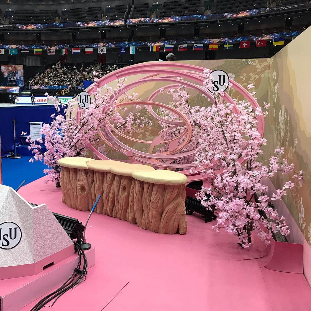 キャシー・リードさんのインスタグラム写真 - (キャシー・リードInstagram)「Practice Day at the 2019 World Figure Skating Championships🌸 #worldfigure #kinoshitagroup #isu #isumediahost #saitama #superarena #superexcited #valterrizzo #oneofmyfirstcoaches #sohappytoseealandsaul #bestsistaeva #missingchris #goodlucktomystudents #rikakihira #satokomiyahara #紀平梨花 #宮原知子」3月19日 22時42分 - cmr2070