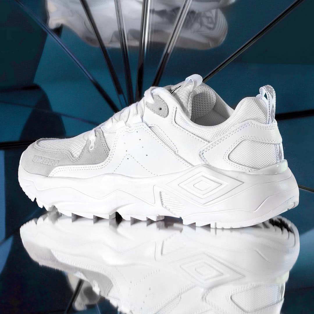 UMBROさんのインスタグラム写真 - (UMBROInstagram)「The ARP sneaker collection is on sale NOW 🚨... and available in four fresh styles, including Neptune, Run M, Exert Max and Maxima. . . The Archive Research Project (ARP) has gone back in time to turn this 90s collection of iconic training footwear into a range which has been shaped for SS19. . . #umbro #umbroARP #NeptuneARP #RunMARP #ExertMaxARP #MaximaARP #highsnobietysneakers #sneakersaddict #streetstyle #sneakers #sneakerhead」3月19日 22時45分 - umbro