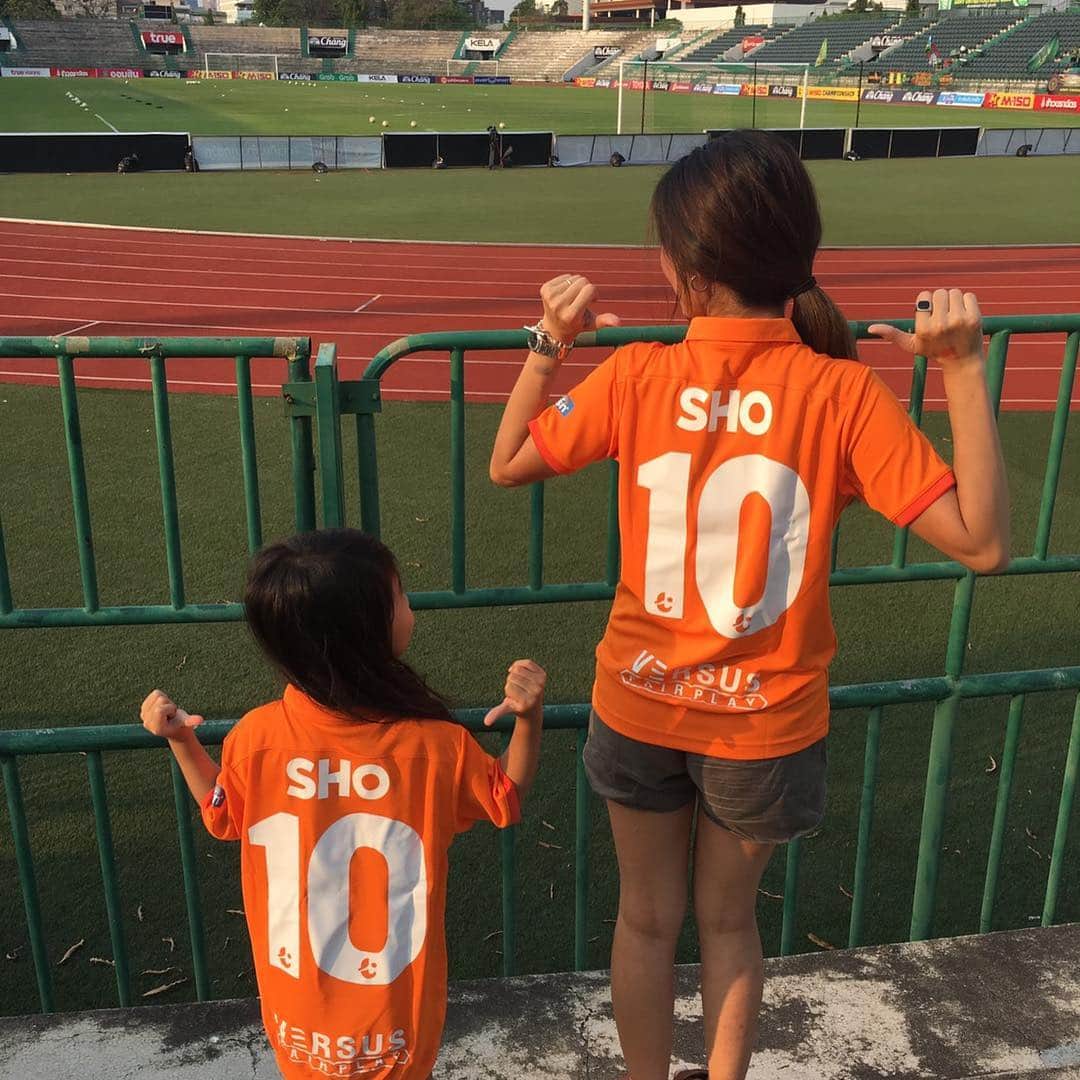 下地奨さんのインスタグラム写真 - (下地奨Instagram)「Thank you FC SHO 💯⚽️😊🙏 #thankyou #always #fc #shoshimoji #udonthani #football #thailand #cheer #spirit #we #are #together #one」3月19日 22時47分 - sho_shimoji