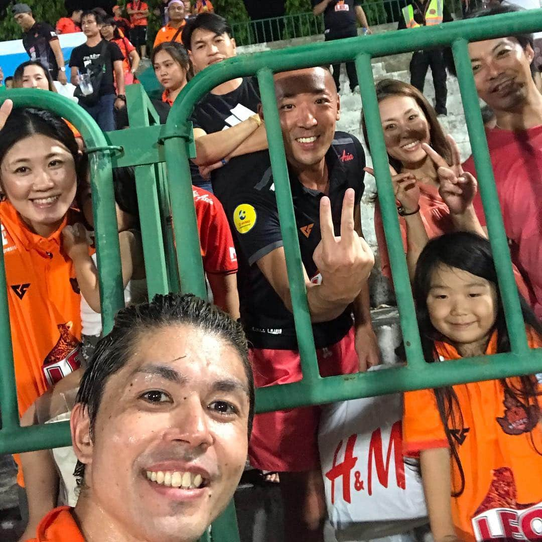 下地奨さんのインスタグラム写真 - (下地奨Instagram)「Thank you FC SHO 💯⚽️😊🙏 #thankyou #always #fc #shoshimoji #udonthani #football #thailand #cheer #spirit #we #are #together #one」3月19日 22時47分 - sho_shimoji