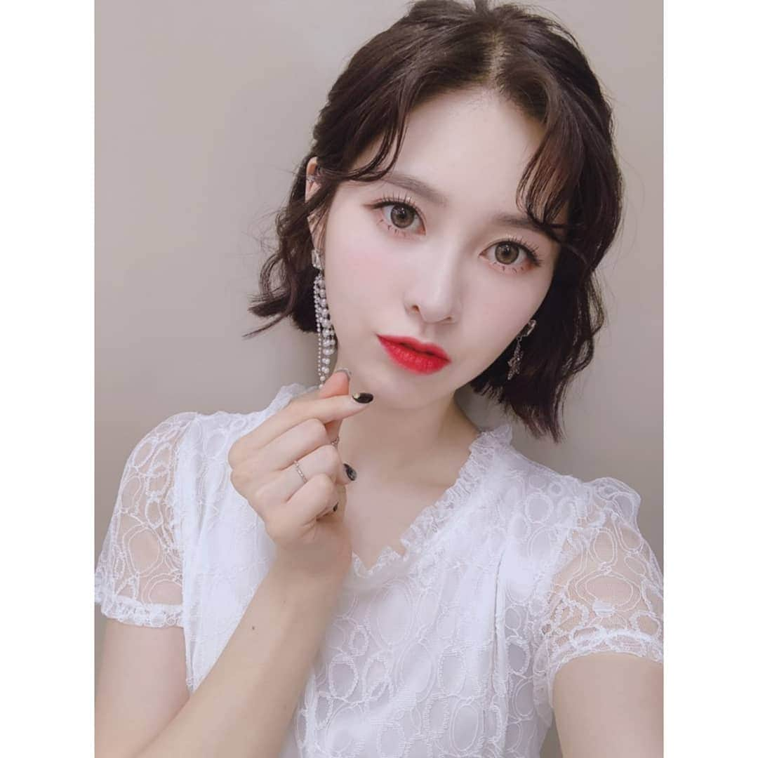 DIAさんのインスタグラム写真 - (DIAInstagram)「오늘 더쇼에서 첫 컴백 무대를 가진 다이아!  아무것도 안해도 돼~ 그냥 있어도 완벽한 다이아의 신나는 '우와'😘 무대와 간질간질 심쿵하는 사랑노래 '5분만'까지!  오랜만에 에이드와 만나서 너무 좋았어요😍 우리 목요일에도 만나요👋  #다이아 #DIA #뉴트로 #NEWTRO #우와 #WOOWA #에이드 #AID」3月19日 23時00分 - mbk.dia