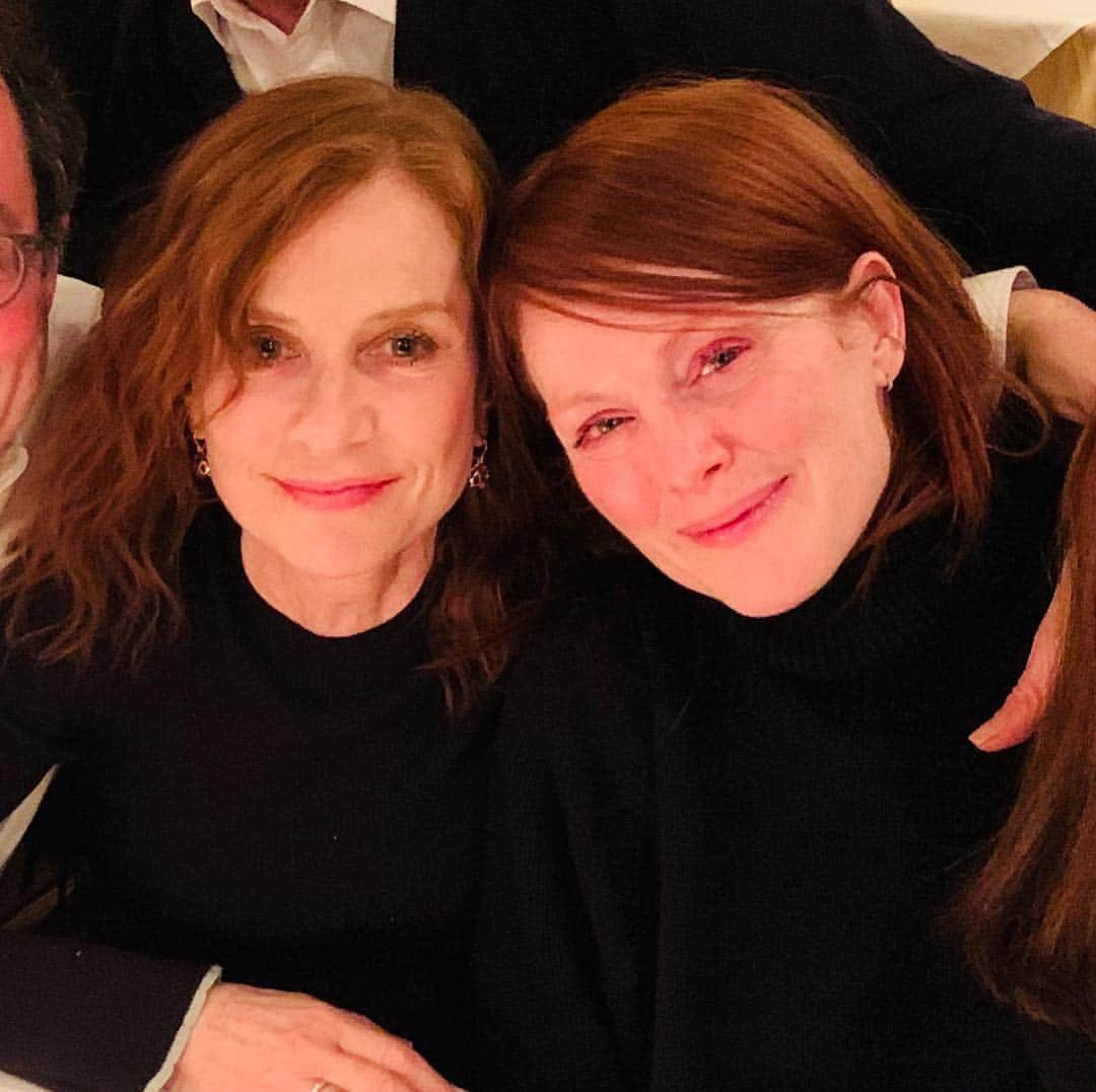 ジュリアン・ムーアさんのインスタグラム写真 - (ジュリアン・ムーアInstagram)「The beautiful and ENORMOUSLY talented @isabelle.huppert is starring in #themother at the @atlantictheater - plus she just had a birthday and I love her! ❤️❤️❤️❤️❤️」3月19日 23時00分 - juliannemoore