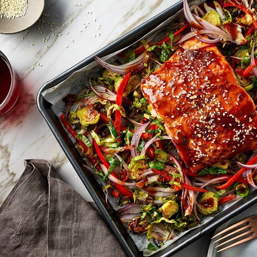 Food & Wineさんのインスタグラム写真 - (Food & WineInstagram)「Is it too early to start thinking about dinner? We don't think so, but then again @klancycooks' sheet pan salmon with brussels sprouts is ready in just 20 minutes, making it the ultimate easy (and last minute!) weeknight dinner. Recipe link is in our profile. #FWCooks 📷: @antonisachilleos」3月19日 23時01分 - foodandwine