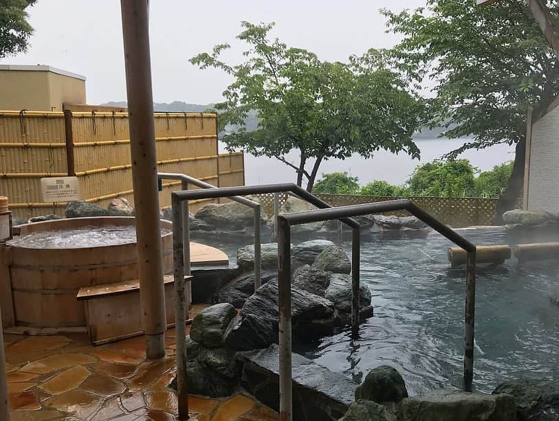 高松いくさんのインスタグラム写真 - (高松いくInstagram)「三浦半島・三崎『Sup Cruise Trip Tour ‼』️ の、ワクワク打ち合わせを✨ 逗子の『maharita』で 海の家の『みなとや』さんとしてきましたーー‼️ 私が企画書を作って話すと 「おー！いいねいいねー！ いくちゃの好きなようにやったらいい！」っと、 受け止め、一緒にやろうとしてくださる(´°̥̥̥̥̥̥̥̥ω°̥̥̥̥̥̥̥̥｀)❤️ 本当に素敵な出逢いに感謝です。。 あったかいファミリーに仲間入りさせてもらえて嬉しい😭 フレンドリーでアットホームな『みなとや』さんと作る、パワーアップした 三浦半島の三崎・横堀海岸『Sup Cruise Trip Tour !!』 5月から9月までの土日開催予定‼️ 詳細はまた、SNSにて告知させて頂きます🙌 皆さんが気軽に三崎まで来て、 海も緑も自然を大満喫しながら、 食べて動いて癒される旅になる企画してますので✨ お楽しみに〜╰(*´︶`*)╯♡ 海のプロフェッショナルみなとやの皆様から アドバイス、サポートを頂戴しながら、 安心安全ワクワクドキドキの冒険にお連れします😍 あったかいみなとやファミリーと美味しいお料理でますます、Supスイッチ入りましたーー‼️ っさ‼️楽しく準備していこ〜♬ 考えたプランが楽しそう過ぎて早くお伝えしたい‼️ 一回通して自分がツアーして楽しんできます❤️www自分が絶対受けたい内容✨ お忙しい中、 お集まり下さり、ありがとうございました🙏 みなとや: @minatoya9 さん 今年もよろしくお願いします🙌✨ #三浦半島 #三崎口 #三崎 #油壺 #動いて #癒され #食べる #supツアー #海 #旅気分 #小旅行 #冒険 #探検 #クルージング #サップ #sup #paddleboarding #supyoga #yoga #tour #cruising #マグロ #温泉 #オーシャンビュー #beer #ocean」3月19日 23時14分 - iku_takamatsu_trip_sup_yoga