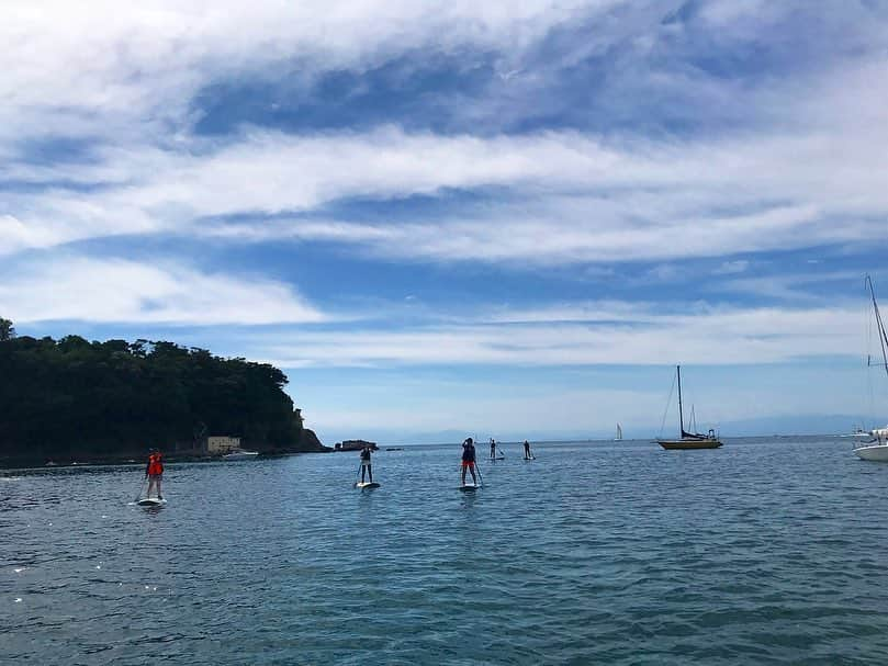 高松いくさんのインスタグラム写真 - (高松いくInstagram)「三浦半島・三崎『Sup Cruise Trip Tour ‼』️ の、ワクワク打ち合わせを✨ 逗子の『maharita』で 海の家の『みなとや』さんとしてきましたーー‼️ 私が企画書を作って話すと 「おー！いいねいいねー！ いくちゃの好きなようにやったらいい！」っと、 受け止め、一緒にやろうとしてくださる(´°̥̥̥̥̥̥̥̥ω°̥̥̥̥̥̥̥̥｀)❤️ 本当に素敵な出逢いに感謝です。。 あったかいファミリーに仲間入りさせてもらえて嬉しい😭 フレンドリーでアットホームな『みなとや』さんと作る、パワーアップした 三浦半島の三崎・横堀海岸『Sup Cruise Trip Tour !!』 5月から9月までの土日開催予定‼️ 詳細はまた、SNSにて告知させて頂きます🙌 皆さんが気軽に三崎まで来て、 海も緑も自然を大満喫しながら、 食べて動いて癒される旅になる企画してますので✨ お楽しみに〜╰(*´︶`*)╯♡ 海のプロフェッショナルみなとやの皆様から アドバイス、サポートを頂戴しながら、 安心安全ワクワクドキドキの冒険にお連れします😍 あったかいみなとやファミリーと美味しいお料理でますます、Supスイッチ入りましたーー‼️ っさ‼️楽しく準備していこ〜♬ 考えたプランが楽しそう過ぎて早くお伝えしたい‼️ 一回通して自分がツアーして楽しんできます❤️www自分が絶対受けたい内容✨ お忙しい中、 お集まり下さり、ありがとうございました🙏 みなとや: @minatoya9 さん 今年もよろしくお願いします🙌✨ #三浦半島 #三崎口 #三崎 #油壺 #動いて #癒され #食べる #supツアー #海 #旅気分 #小旅行 #冒険 #探検 #クルージング #サップ #sup #paddleboarding #supyoga #yoga #tour #cruising #マグロ #温泉 #オーシャンビュー #beer #ocean」3月19日 23時14分 - iku_takamatsu_trip_sup_yoga