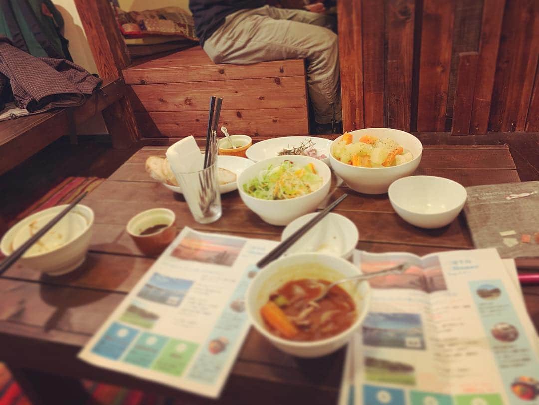 高松いくさんのインスタグラム写真 - (高松いくInstagram)「三浦半島・三崎『Sup Cruise Trip Tour ‼』️ の、ワクワク打ち合わせを✨ 逗子の『maharita』で 海の家の『みなとや』さんとしてきましたーー‼️ 私が企画書を作って話すと 「おー！いいねいいねー！ いくちゃの好きなようにやったらいい！」っと、 受け止め、一緒にやろうとしてくださる(´°̥̥̥̥̥̥̥̥ω°̥̥̥̥̥̥̥̥｀)❤️ 本当に素敵な出逢いに感謝です。。 あったかいファミリーに仲間入りさせてもらえて嬉しい😭 フレンドリーでアットホームな『みなとや』さんと作る、パワーアップした 三浦半島の三崎・横堀海岸『Sup Cruise Trip Tour !!』 5月から9月までの土日開催予定‼️ 詳細はまた、SNSにて告知させて頂きます🙌 皆さんが気軽に三崎まで来て、 海も緑も自然を大満喫しながら、 食べて動いて癒される旅になる企画してますので✨ お楽しみに〜╰(*´︶`*)╯♡ 海のプロフェッショナルみなとやの皆様から アドバイス、サポートを頂戴しながら、 安心安全ワクワクドキドキの冒険にお連れします😍 あったかいみなとやファミリーと美味しいお料理でますます、Supスイッチ入りましたーー‼️ っさ‼️楽しく準備していこ〜♬ 考えたプランが楽しそう過ぎて早くお伝えしたい‼️ 一回通して自分がツアーして楽しんできます❤️www自分が絶対受けたい内容✨ お忙しい中、 お集まり下さり、ありがとうございました🙏 みなとや: @minatoya9 さん 今年もよろしくお願いします🙌✨ #三浦半島 #三崎口 #三崎 #油壺 #動いて #癒され #食べる #supツアー #海 #旅気分 #小旅行 #冒険 #探検 #クルージング #サップ #sup #paddleboarding #supyoga #yoga #tour #cruising #マグロ #温泉 #オーシャンビュー #beer #ocean」3月19日 23時14分 - iku_takamatsu_trip_sup_yoga