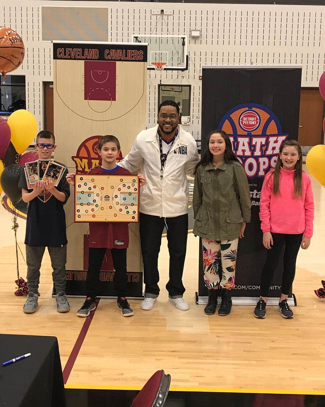 キャブスさんのインスタグラム写真 - (キャブスInstagram)「#CavsPistons wasn’t just a battle on the hardwood yesterday.  Top math students from CLE and DET participated in a mini @NBAMathHoops presented by @RocketMortgage tourney before cheering on their squads at The Q!」3月19日 23時16分 - cavs