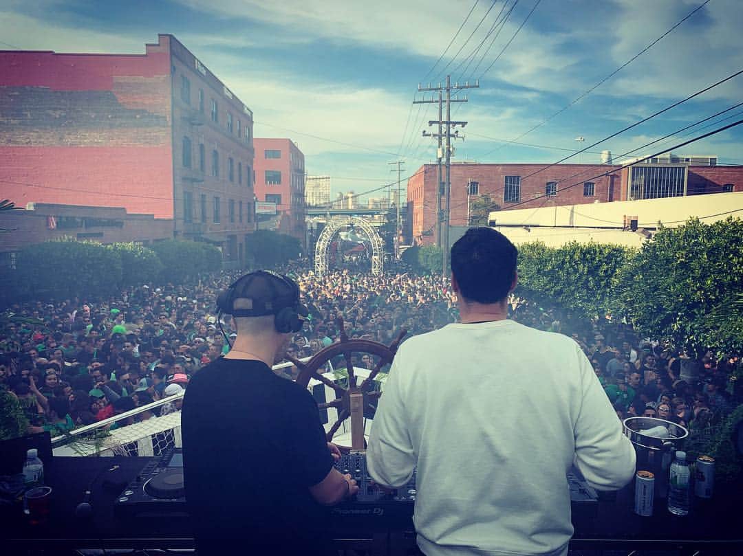 Waze & Odysseyさんのインスタグラム写真 - (Waze & OdysseyInstagram)「8000 people block party in San Francisco > thanks to @followthefishtv for having us and the other DJs! @tensnake @martin_ikin . . . . . #wazeandodyssey #fisher #blockparty #sanfrancisco #stpatricksday #stpatricks #greatnorthern #tensnake #followthefish #house #techno #electronic」3月19日 23時16分 - sergesantiagodj