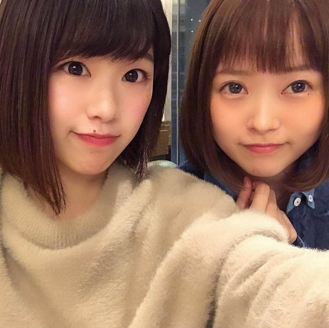 栗原ひとみのインスタグラム：「4/14(日)におりょーちゃんとLIVEやります🎤 ゲストにRiicoちゃん。 場所は四谷天窓3Fです。 18:00開場の18:30開演！ 約2年ぶりのLIVEです、唐突ではありますが会いに来てくれると嬉しいなあ💭  そんなわけでTwitterをお引越ししました✍️ (🐦htm_krhr) 文章書くのすきだからTwitterやりたかったんだけど、やるなら何か始める時かなと思っていたのです。 たくさんの方にフォローいただけて、人生で初めてTwitterが凍結するという。嬉しい悲鳴です😊  また歌える喜びと、不安と、でもやっぱりわくわくと。 いろんな感情すべてが新鮮で、懐かしく感じます〜〜🎤 まずは、4/14！ 全身全霊楽しい空間作れるようにがんばりますだ〜〜！！ 待ってるよ〜〜！！ 予約→https://tiget.net/events/51671  #instagood #instalike #followme #Twitter #はじめました #music #ミュージックの日 #LIVE #song #ショートカット女子 #shorthair #予約待ってます #たのしみ #(๑>◡<๑)」