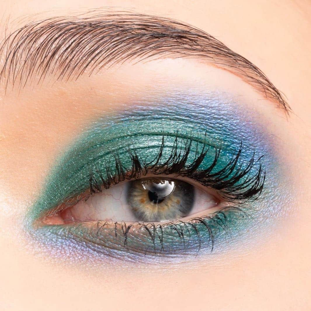 M·A·C Cosmetics Deutschlandさんのインスタグラム写真 - (M·A·C Cosmetics DeutschlandInstagram)「Seid ihr auch gut gelaunt und farbenfroh ihr in die Woche gestartet? 🌈 Diesen Look könnt ihr mir der neuen #MACArtLibrary Palette It’s Designer auch  selbst zaubern 😍🌈 Make-Up: @baltasaroficial」3月19日 23時18分 - maccosmeticsgermany