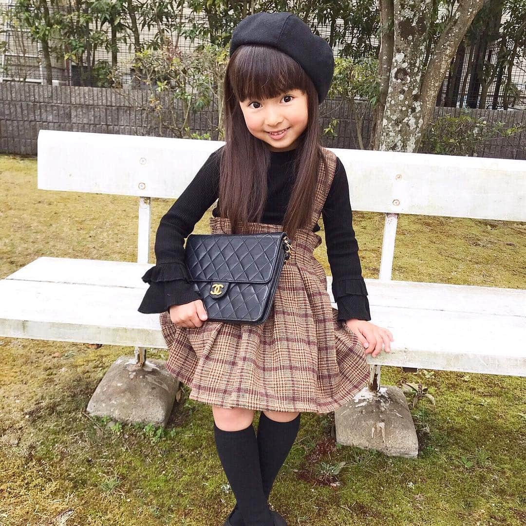 韓国子供服♡smilekids(すまいるきっず) さんのインスタグラム写真 - (韓国子供服♡smilekids(すまいるきっず) Instagram)「* * ☻ご覧頂き有難うございます☻ . . ︎︎︎︎☑︎バックリボンが可愛い セットアップ 販売中です。 別々にも、着用出来る 優秀アイテムです☺︎ . 着回しコーデ沢山出来ます♥ これから暖かくなる春の マストアイテムにして下さい。 在庫わずかですが、販売中です← カラー違いもあります🙋‍♀️ . . . ☺︎着画model りりかᒼᑋªⁿ☺︎ ☺︎smilekids専属model☺︎ @asuka0921  身長:102cm 体重:15kg size:110 . ————————————————— . . web shop http://smilekids888.com/で販売しています← —————————————————— ★ゆうちょ振込での購入も可能です★ web shopより、在庫を確認後  商品名、サイズ、カラーをDMにて 連絡頂けると幸いです☺︎ 確認後のお返事になりますので お時間を頂く場合があります。 在庫が少ない場合や再入荷の人気商品は 取り置きが難しい事があります。 ご了承ください🥺 . . —————————————————— ご購入してくださった方へ✉️ @smilekids888 をタグ付けして投稿して頂いた方を ストーリーにて紹介させて頂きます😍  さらに‥抽選で‥ 毎月、５名様にお買い物で使えるクーポンを プレゼント🎁致します☺️ . 1等‥1.000円OFFクーポン(2名様) 2等‥500円OFFクーポン(3名様) . 沢山のタグ付けをお待ちしています😍  __________________ . . . . . . . . ☻webshopには.Instagramプロフより リンクでとべます✈︎✈︎✈︎ . . . . #熊本ママ #山鹿 #webshop #韓国子供服 #格安#お洒落さんと繋がりたい  #熊本 #キッズコーデ #裏起毛#キッズファッション  #ig_kids #kids_japan #親バカ部  #kjp_ootd #今日の服 #kidsfashion #プチプラコーデ  #プチプラファッション #mamagirl #リンクコーデ#ママリ#smilekids #３歳#４歳#５歳#春#新作#ファーデニム」3月19日 23時31分 - smilekids888