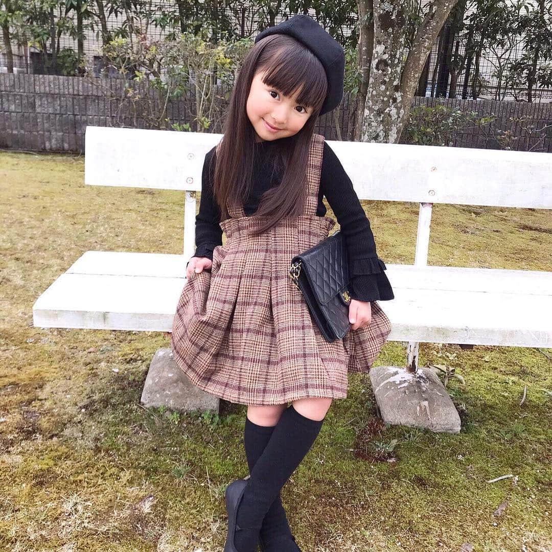 韓国子供服♡smilekids(すまいるきっず) さんのインスタグラム写真 - (韓国子供服♡smilekids(すまいるきっず) Instagram)「* * ☻ご覧頂き有難うございます☻ . . ︎︎︎︎☑︎バックリボンが可愛い セットアップ 販売中です。 別々にも、着用出来る 優秀アイテムです☺︎ . 着回しコーデ沢山出来ます♥ これから暖かくなる春の マストアイテムにして下さい。 在庫わずかですが、販売中です← カラー違いもあります🙋‍♀️ . . . ☺︎着画model りりかᒼᑋªⁿ☺︎ ☺︎smilekids専属model☺︎ @asuka0921  身長:102cm 体重:15kg size:110 . ————————————————— . . web shop http://smilekids888.com/で販売しています← —————————————————— ★ゆうちょ振込での購入も可能です★ web shopより、在庫を確認後  商品名、サイズ、カラーをDMにて 連絡頂けると幸いです☺︎ 確認後のお返事になりますので お時間を頂く場合があります。 在庫が少ない場合や再入荷の人気商品は 取り置きが難しい事があります。 ご了承ください🥺 . . —————————————————— ご購入してくださった方へ✉️ @smilekids888 をタグ付けして投稿して頂いた方を ストーリーにて紹介させて頂きます😍  さらに‥抽選で‥ 毎月、５名様にお買い物で使えるクーポンを プレゼント🎁致します☺️ . 1等‥1.000円OFFクーポン(2名様) 2等‥500円OFFクーポン(3名様) . 沢山のタグ付けをお待ちしています😍  __________________ . . . . . . . . ☻webshopには.Instagramプロフより リンクでとべます✈︎✈︎✈︎ . . . . #熊本ママ #山鹿 #webshop #韓国子供服 #格安#お洒落さんと繋がりたい  #熊本 #キッズコーデ #裏起毛#キッズファッション  #ig_kids #kids_japan #親バカ部  #kjp_ootd #今日の服 #kidsfashion #プチプラコーデ  #プチプラファッション #mamagirl #リンクコーデ#ママリ#smilekids #３歳#４歳#５歳#春#新作#ファーデニム」3月19日 23時31分 - smilekids888