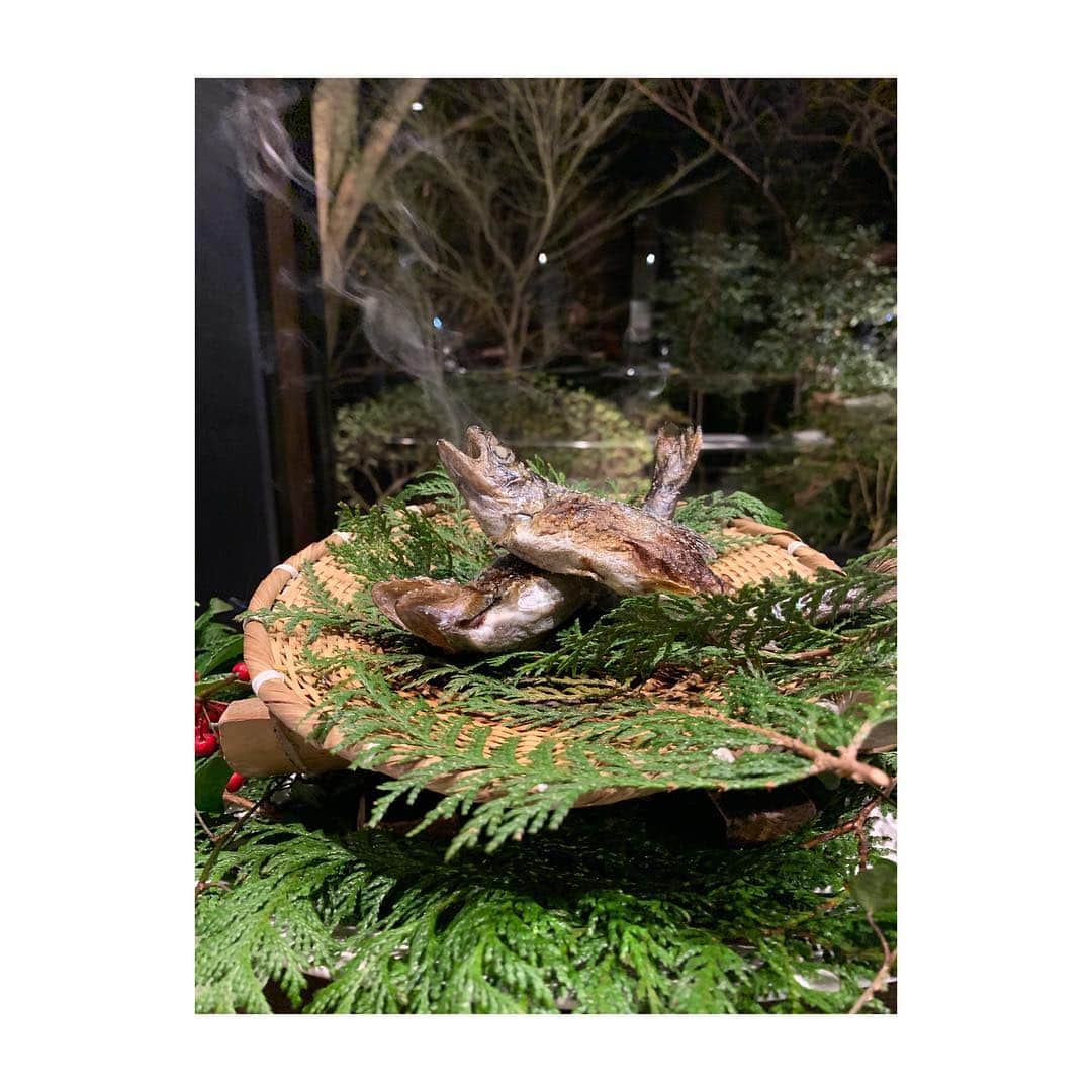 市橋有里のインスタグラム：「先日の美味しかったもの。天然の尼子の美味しいこと✨そしてデザートのソフトクリームも、どのお料理にも山葵が合う癒しの和食。小料理屋ありはお休みのそんなオフの日でした。 ・ #あまご #あめご とも言う #おろしたて山葵 #オフをいただき癒しの日 #小料理屋あり 定休日w」
