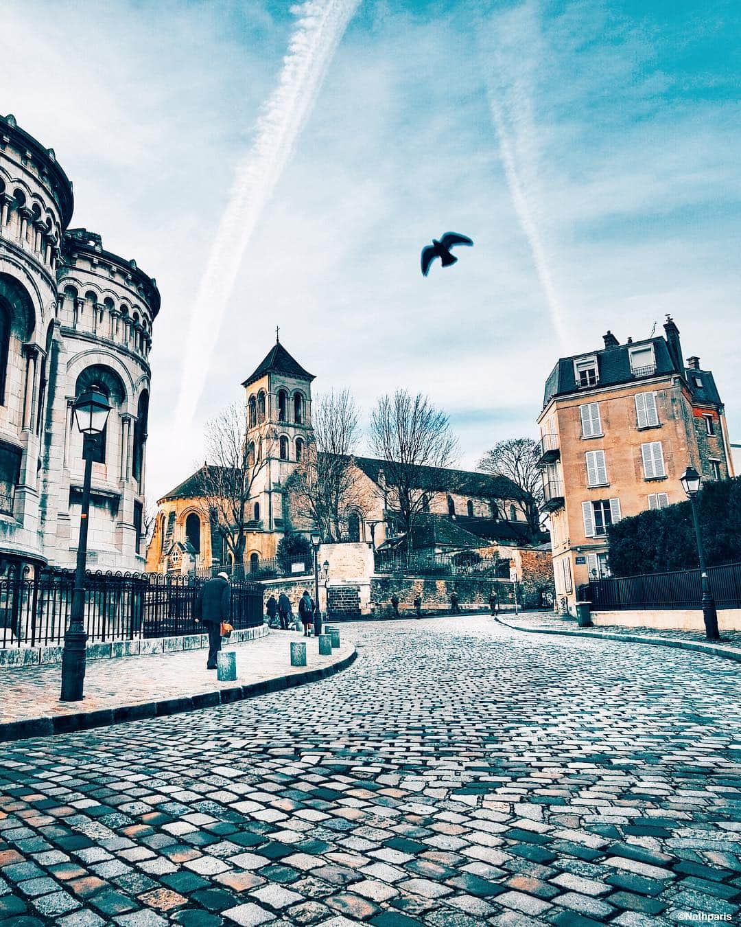 nathparisのインスタグラム：「Walk in Montmartre #paris」