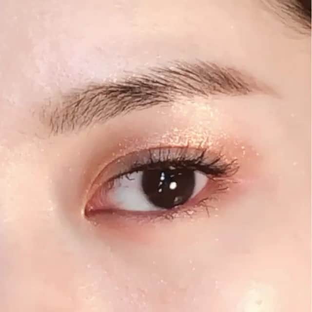 Chuuのインスタグラム：「워우!  이 영롱함 좀 보세요!✨✨베스트 섀도우는 다 이유가 있는거겠쥬?💛✨」