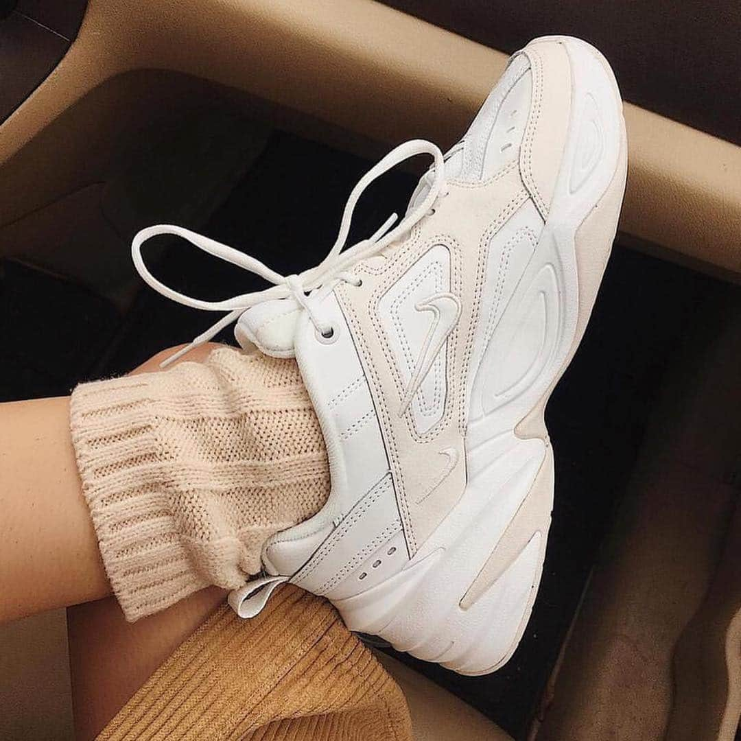 Blonde Saladさんのインスタグラム写真 - (Blonde SaladInstagram)「SNEAKERS? For Spring? Groundbreaking🌼 Don’t be banal this year and follow our shopping list to choose the coolest models babes!🔥 #theblondesalad #sneakers #shoppinglist #fashioninspo 📸@sallyssneakers @threadsstyling @lindsaymariko  @oliviafaeh  @mirunag  @jnelv  @blvckd0pe  @shawnelise  @xmstellax  @filausa」3月19日 23時51分 - theblondesalad