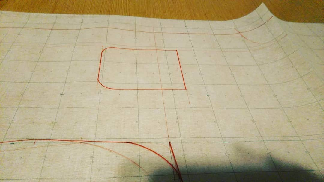 伊藤修子さんのインスタグラム写真 - (伊藤修子Instagram)「直線的な男性用の中国服の製図を応用しようと苦戦していますがなんとかできそうな気配もしてきました。作るのは慎重にシーチングなどで試してからにします。」3月19日 23時59分 - itoshuko