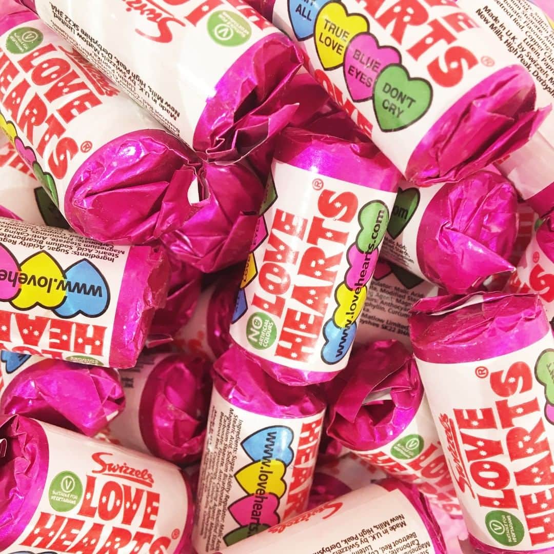 Benefit Cosmetics UKさんのインスタグラム写真 - (Benefit Cosmetics UKInstagram)「😍😋😍 Tag a bestie you would share this #treattuesday with 💕 #benefit #beauty #love #lovehearts #sweets . . . 📷 Image Description: close up image of love heart sweets」3月20日 0時00分 - benefitcosmeticsuk