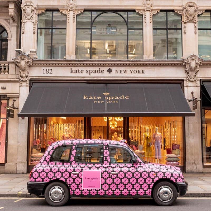 ケイト・スペードさんのインスタグラム写真 - (ケイト・スペードInstagram)「there’s a cute cab out and about in london today. #loveinspades」3月20日 0時04分 - katespadeny