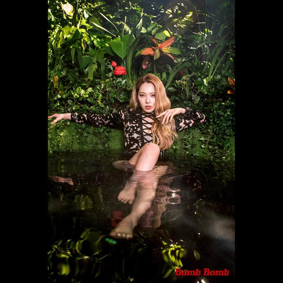 K.A.R.Dさんのインスタグラム写真 - (K.A.R.DInstagram)「#KARD Digital Single [밤밤(Bomb Bomb)] . Photo #Somin . 2019.03.27 . #jokeR #소민 #KARD_밤밤 #KARD_Bomb_Bomb #KARD_밤밤_0327」3月20日 0時20分 - official_kard