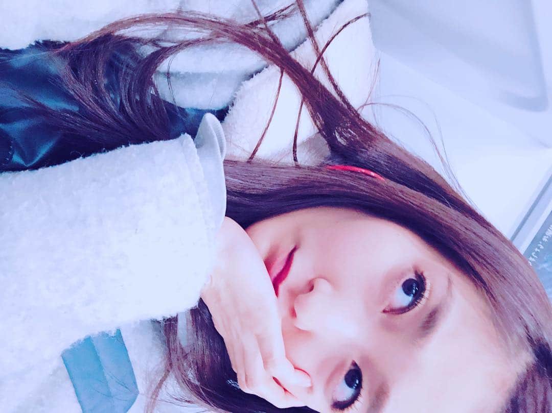 のインスタグラム：「稽古おわりぃたの。 撮影おわりぃたの。 beatsx電源きれぃたの。 ちーん。。。 #nomusicnolife  @junpeisuzuki155 さん @kosei_kudo さん @marika_yma さん と最高にバカで楽しいシーンの撮影でした(ˊ•̤ω•̤ˋ) #完成たのしみ #撮影 #夜ロケ  #喧嘩上等 #夜露死苦 #ピンク」