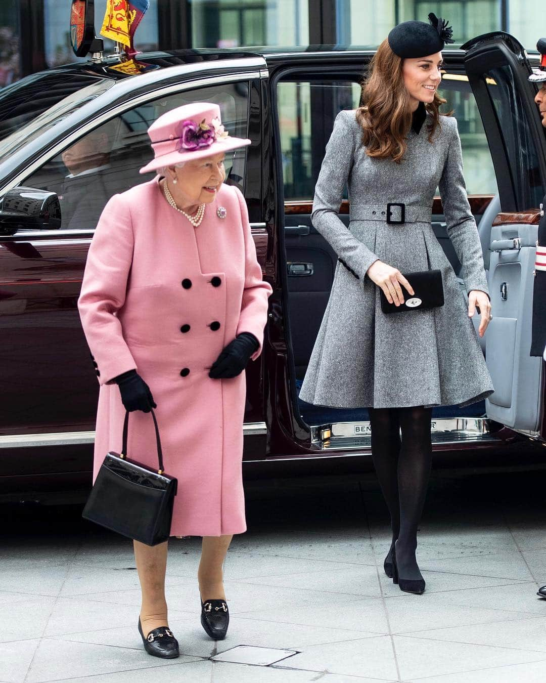 British Vogueさんのインスタグラム写真 - (British VogueInstagram)「It’s been 7 years since the Queen and the #DuchessofCambridge stepped out together to mark the first day of the Diamond Jubilee tour. Click the link in bio for more on their royal visit today, reopening the Grade II-listed Bush House at King’s College, plus the complementary colour palettes they chose for the occasion.」3月20日 0時29分 - britishvogue