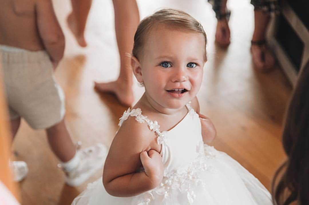 サム・フェアーズさんのインスタグラム写真 - (サム・フェアーズInstagram)「beautiful little flower girl 💕」3月20日 0時44分 - samanthafaiers