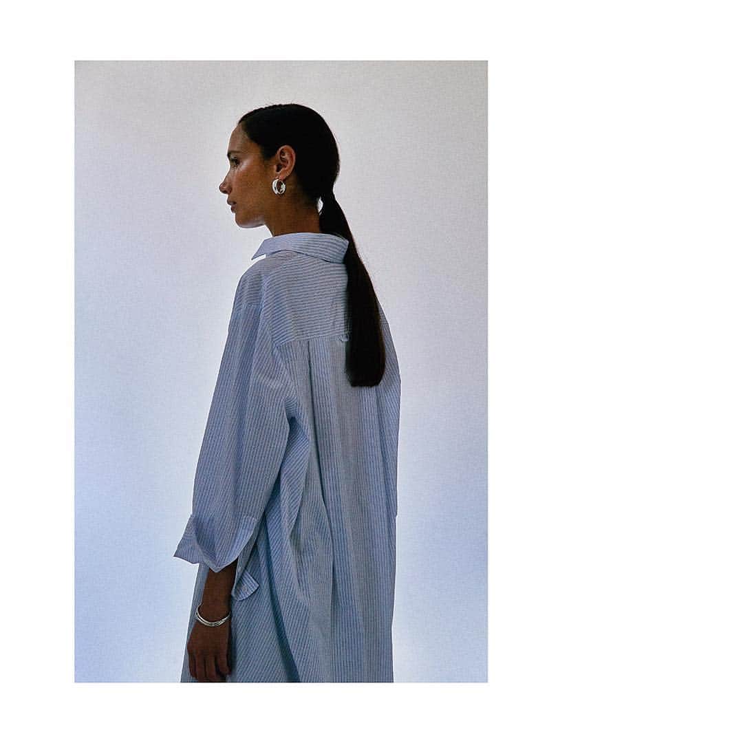 のインスタグラム：「Spring Stripes #DEMYLEE #SS19 #Spring19 #springstyles #womensfashion #womensstyle #shirting #shirtdress #collaredshirt #sideslit #sideslitdress #dresses #cotton #blue #white」