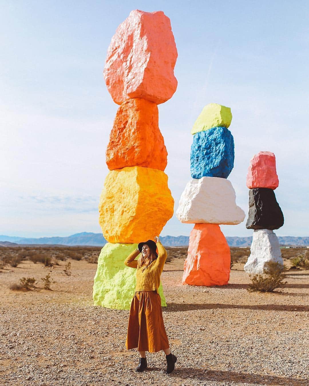 Visit The USAさんのインスタグラム写真 - (Visit The USAInstagram)「"To me, art is just pure whimsy. ✨It's made to capture the beauty and magic someone sees or feels, which is why the Seven Magic Mountains outside of Las Vegas is so special." Make like @thewhimsysoul and dance among this desert artwork by Swiss artist Ugo Rondinone. #VisitTheUSA」3月20日 1時01分 - visittheusa