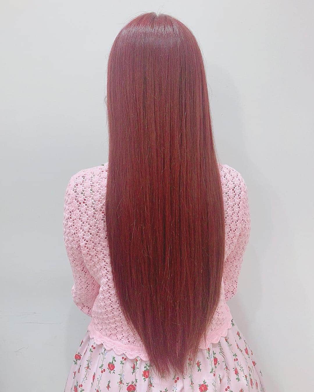 青木美沙子さんのインスタグラム写真 - (青木美沙子Instagram)「月1ヘアメンテしてきました💓 ストロベリーショコラカラー復活❣️いつも担当の珠実さんありがとうございます😊 ましこさんにヘッドスパもしてもらい髪の毛ツルツルうるうるになりました💓 #ヘアメンテ #気になる方はタグから飛んでね  #ストロベリーショコラカラー🍓 #スーパーロング #美髪」3月20日 1時11分 - misakoaoki