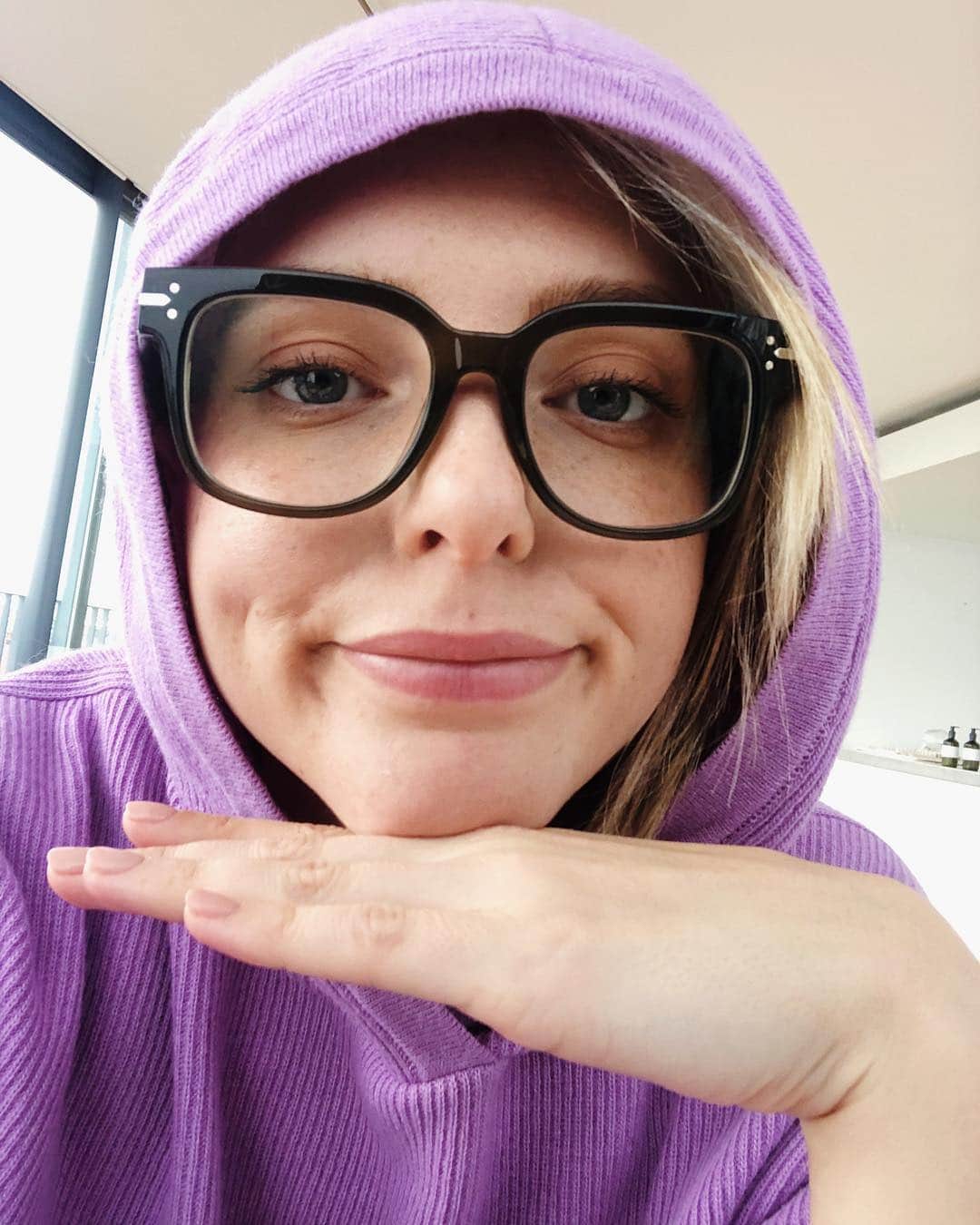Estée Lalondeのインスタグラム：「Major mood today 💜」