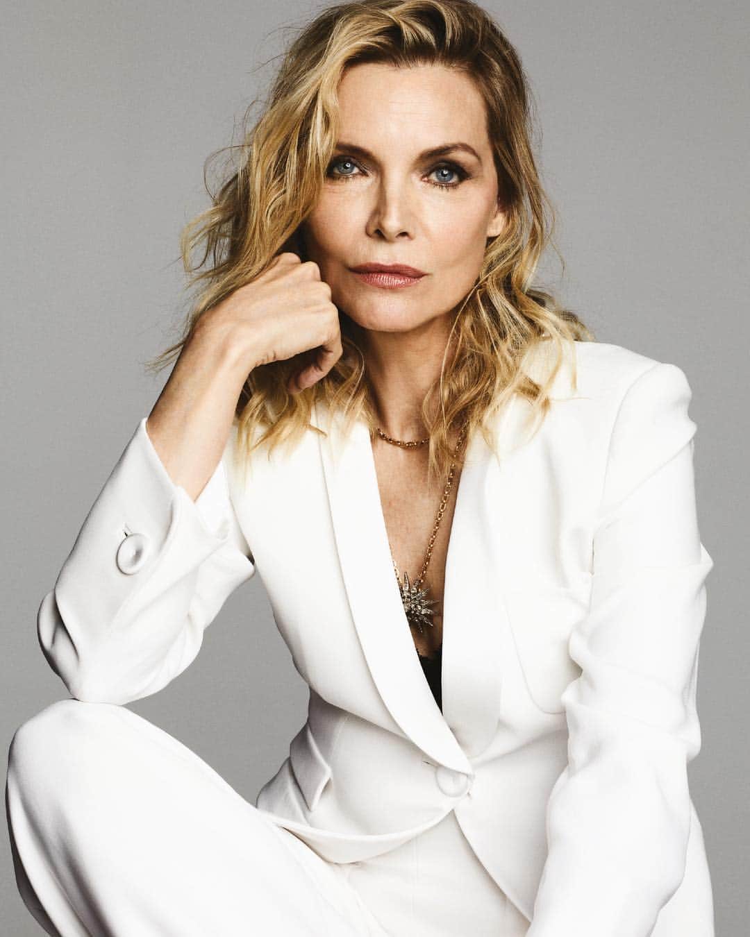 Armani Officialさんのインスタグラム写真 - (Armani OfficialInstagram)「Michelle Pfeiffer is the picture of elegance in a candid #GiorgioArmani suit on the cover of @instylemagazine. Model of the moment @chiarascelsi shows us the versatility of a well tailored suit @marieclaireitalia」3月20日 1時13分 - emporioarmani