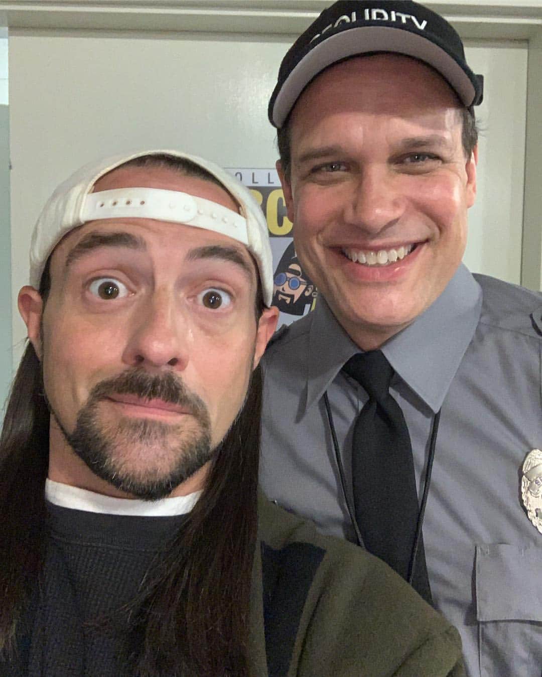 ケヴィン・スミスのインスタグラム：「Oh, what a lovely tea party! The first person to sign on to @jayandsilentbob Reboot was @baderdiedrich, so I got to thank him yesterday for being our first official step on the road to reality! Reprising his role as the relentless Security Guard in #jayandsilentbobstrikeback, Diedrich is responsible for one of my absolute favorite days on a set, when he ad-libbed “And after it’s all over, you say ‘Oh, what a lovely tea party.” But the last time we worked together, Diedrich hadn’t done the amazing cartoon series #batmanthebraveandthebold - one of my favorite incarnations of #Batman ever presented. So when Diedrich returned to Reboot, you better believe the #hammersofjustice came out to play! This guy is so fucking talented, he does the dialogue you wrote and then sweetens it with way better bon mots! Even though we’re making a comedy, the schedule is so relentless, you rarely have time to enjoy what’s going on. But yesterday, I slowed down enough to enjoy making pretend with Diedrich again - and I got to laugh out loud! #KevinSmith #diedrichbader #jayandsilentbobreboot #neworleans #ohwhatalovelyteaparty #jayandsilentbob」