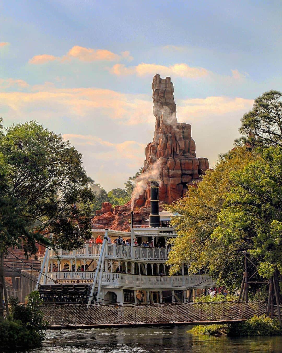 Walt Disney Worldのインスタグラム：「Welcome to the wild frontier! #MagicKingdom #WaltDisneyWorld (📷: @brentdodge)」