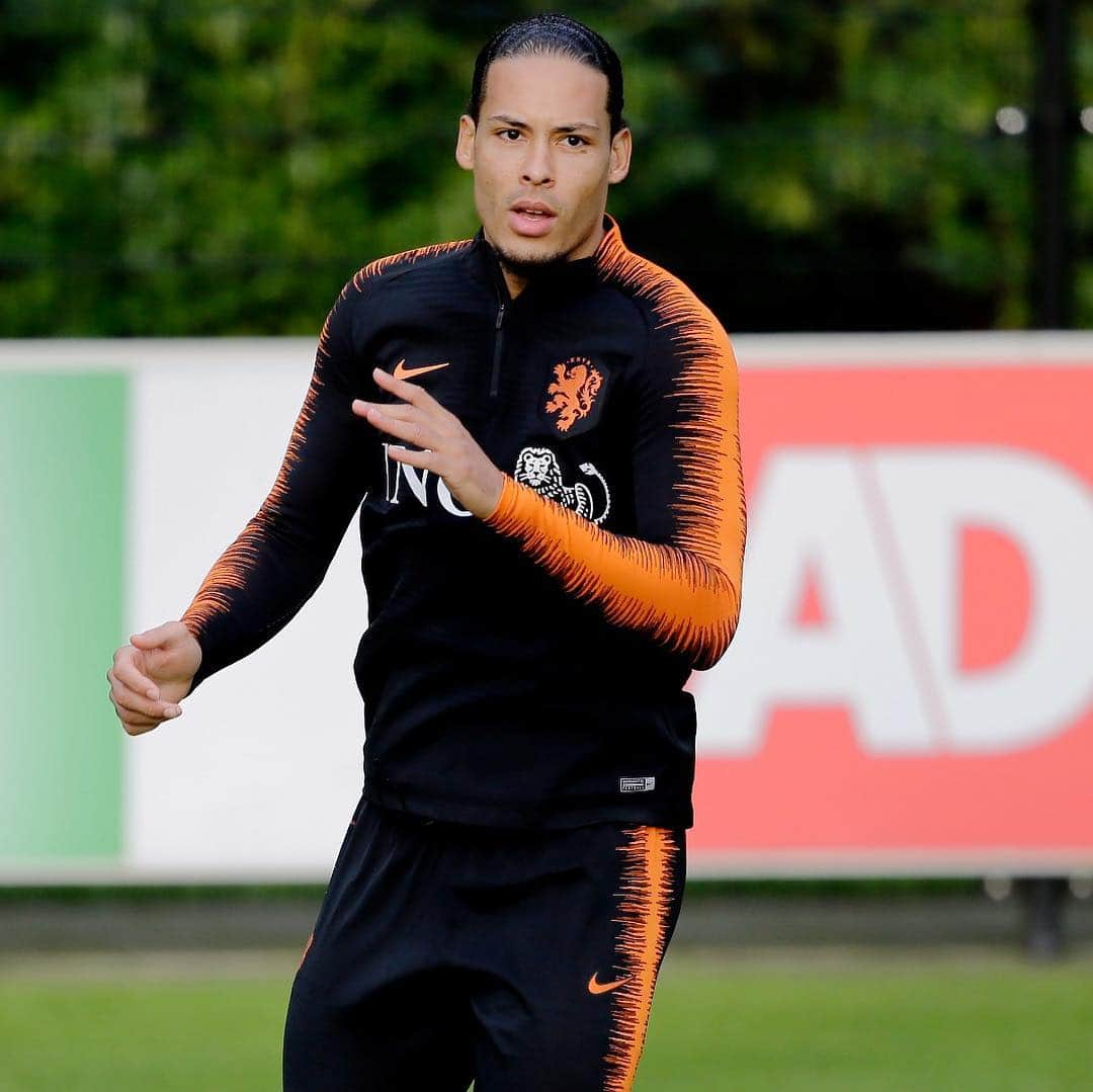 サッカー オランダ代表チームさんのインスタグラム写真 - (サッカー オランダ代表チームInstagram)「Focus 👀 #nedwru #training #nederlandselftal #onsoranje」3月20日 1時36分 - onsoranje