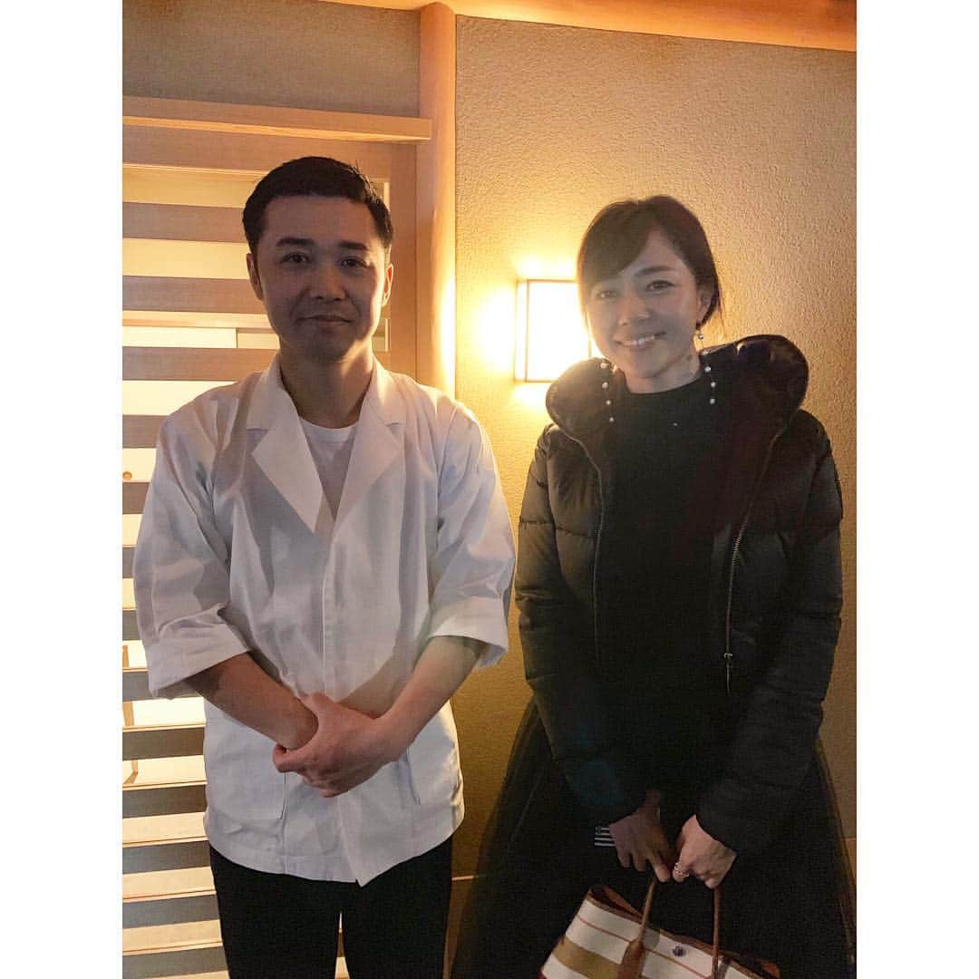 吉竹史さんのインスタグラム写真 - (吉竹史Instagram)「最高の割烹でした。  仁王門にある、『道人』さん。  京都のあの雰囲気の中、京都弁をBGMにいただく最高のお料理たち✨  すごかった。。。もう、多くを拙い言葉で語りたくない。とにかく、とにかく、とにかく、美味しかった✨ 今まで食べた和食の中で、一番美味しいと思いました。  ちなみにこのお食事をいただくためだけに今回京都に来ました😂 その価値があった✨✨ #道人  #予約困難 #ちなみに今一年待ち きっとこれから世にしられていけば更に予約困難になると思います  #京都 #割烹 #和食 #日本料理 #京都グルメ #ありがとうございました」3月20日 1時44分 - fumi_yoshitake