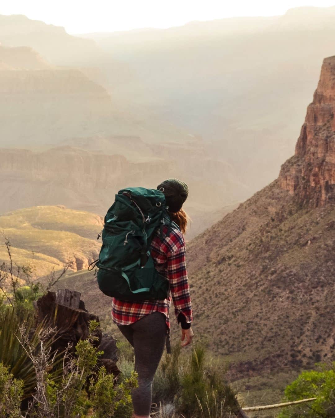 オスプレーさんのインスタグラム写真 - (オスプレーInstagram)「"To describe the Grand Canyon is as impossible as it is unnecessary…. Its motionless unreality is one of the first and most powerful impressions it makes." - @nationalparkservice | 📷 @thepedalproject and the #OspreyPacks Atmos/Aura Series」3月20日 1時44分 - ospreypacks